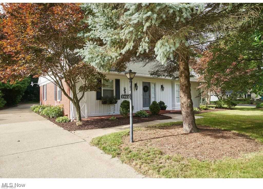 2468 Ridgewood Rd - Photo 3 of 21