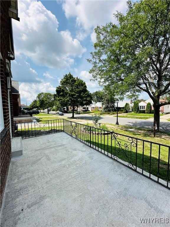 410 Washington Ave - Photo 7 of 29