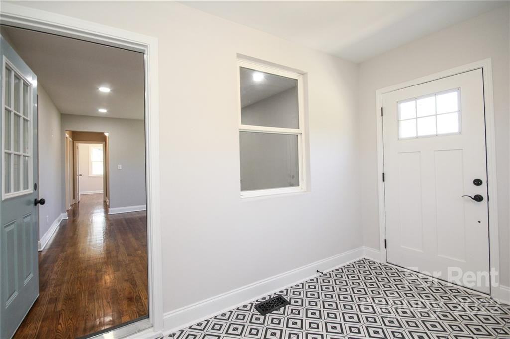 1701 Academy St - Photo 2 of 14