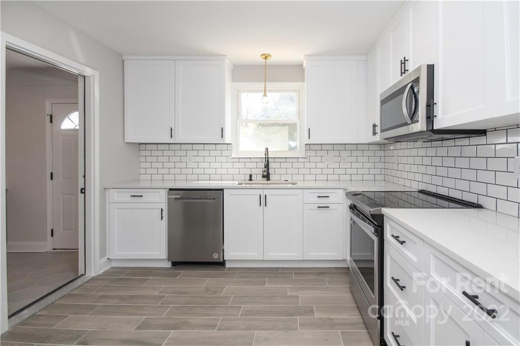 1701 Academy St - Photo 5 of 14