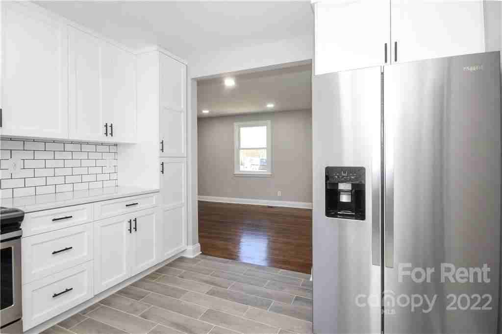 1701 Academy St - Photo 6 of 14