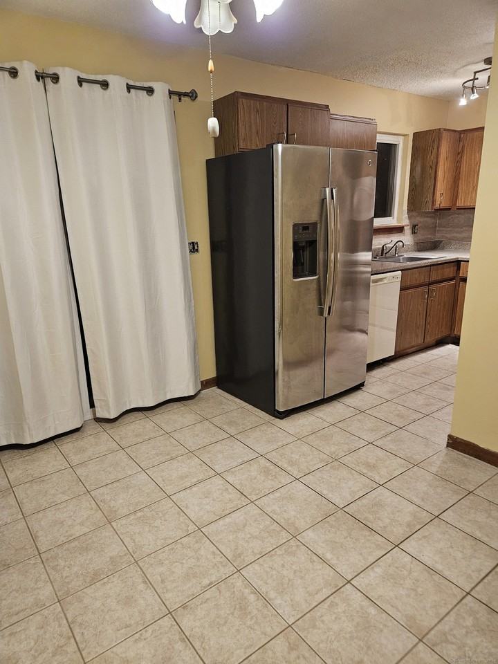 371 Emmett St Apt 87 - Photo 3 of 10