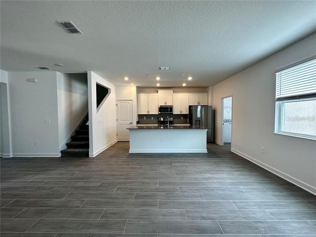 3101 Ella Way - Photo 4 of 30