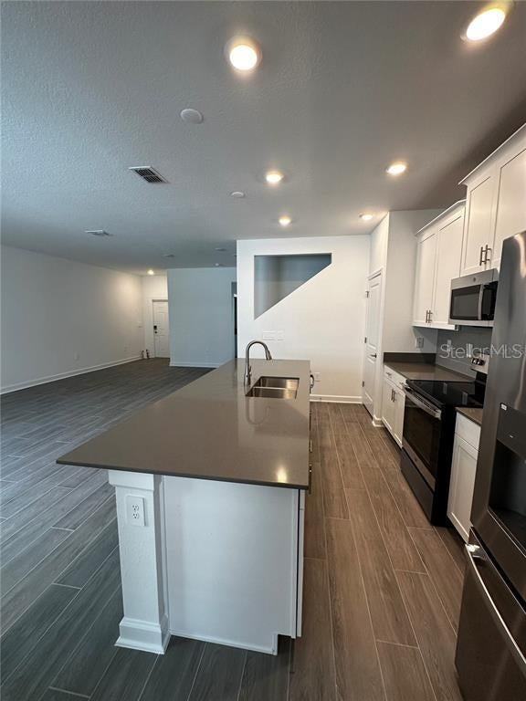 3101 Ella Way - Photo 5 of 30