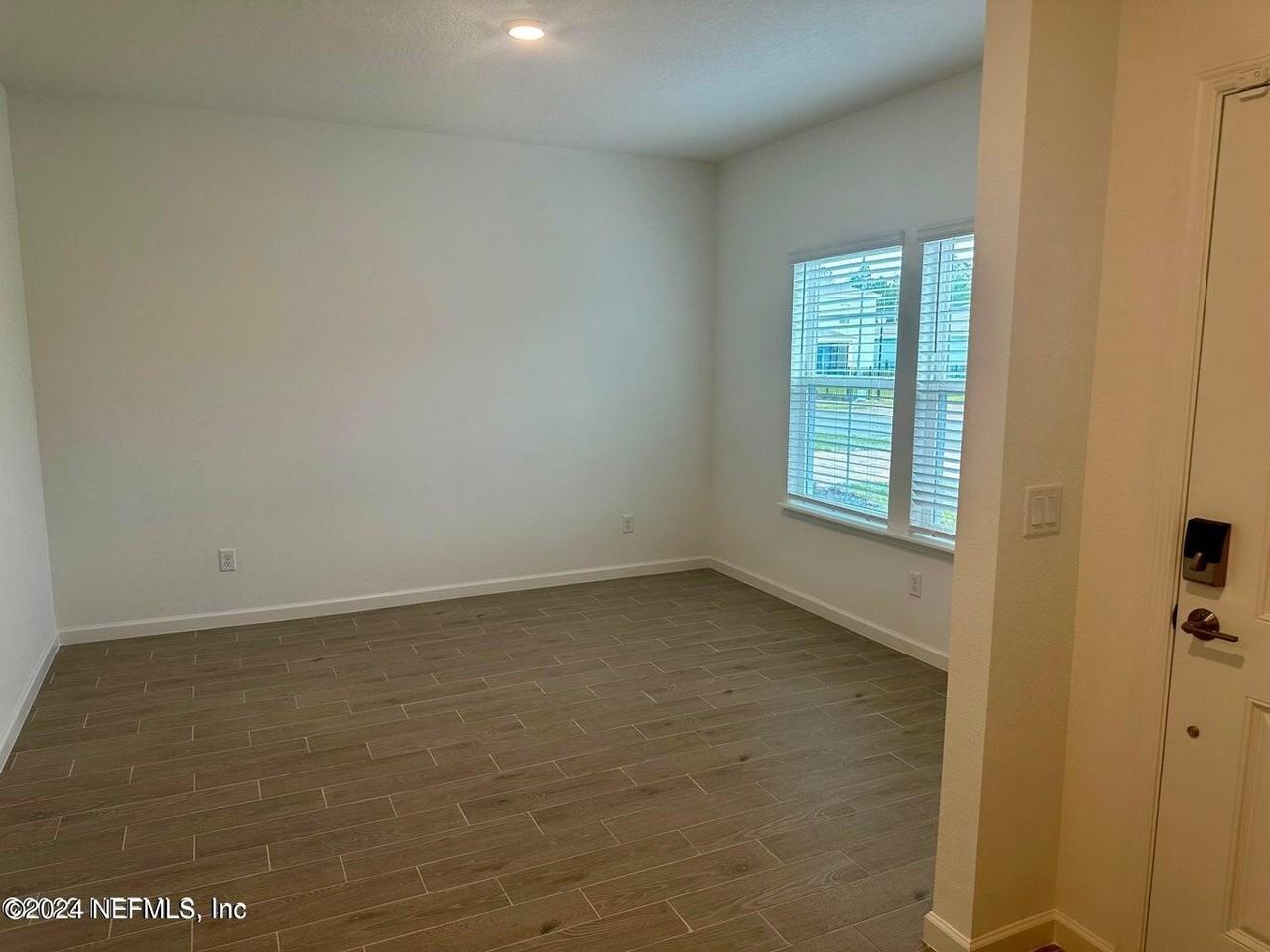 62 Quicksilver Way - Photo 2 of 14