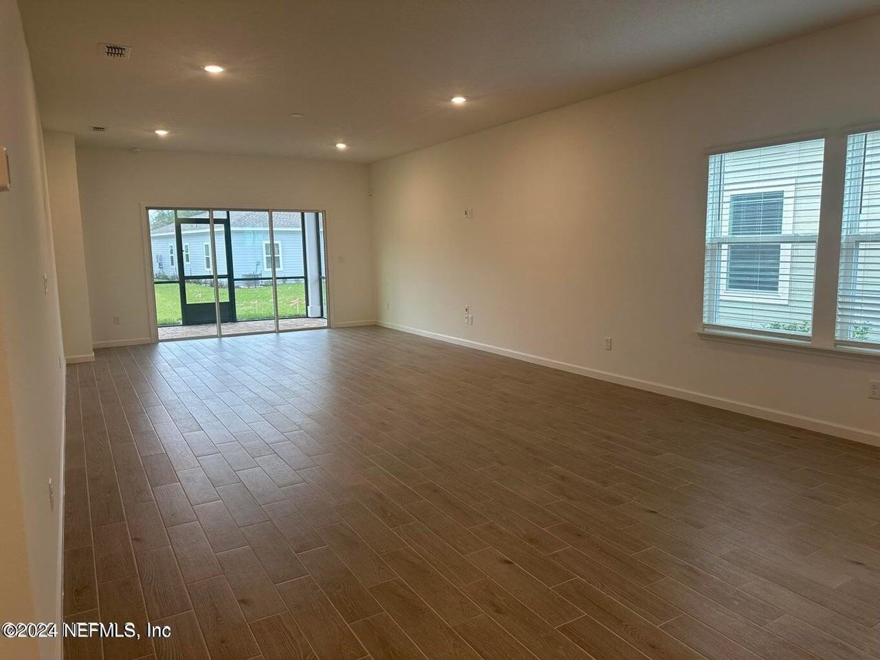 62 Quicksilver Way - Photo 3 of 14