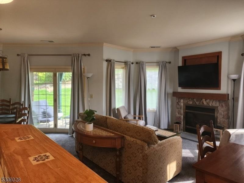 2 Maple Cres - Photo 3 of 25