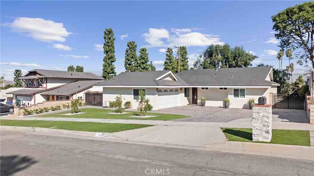 22740 La Paix St - Photo 2 of 35