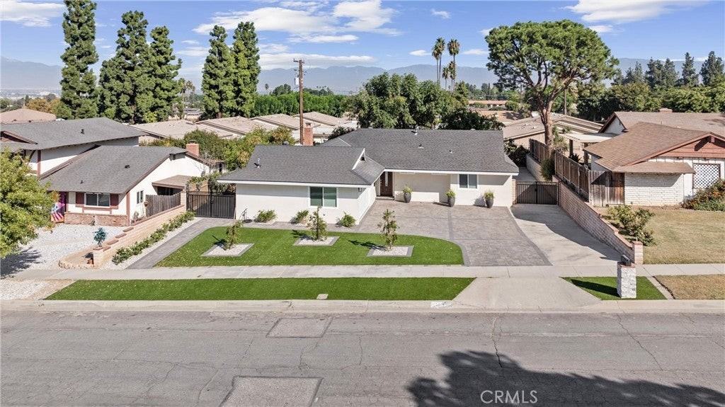 22740 La Paix St - Photo 5 of 35