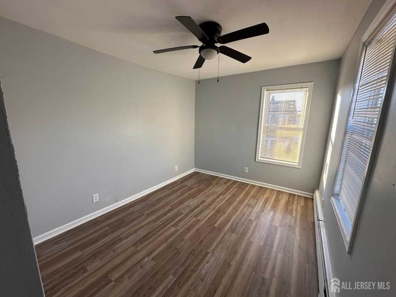 16 Somerset St - Photo 5 of 11