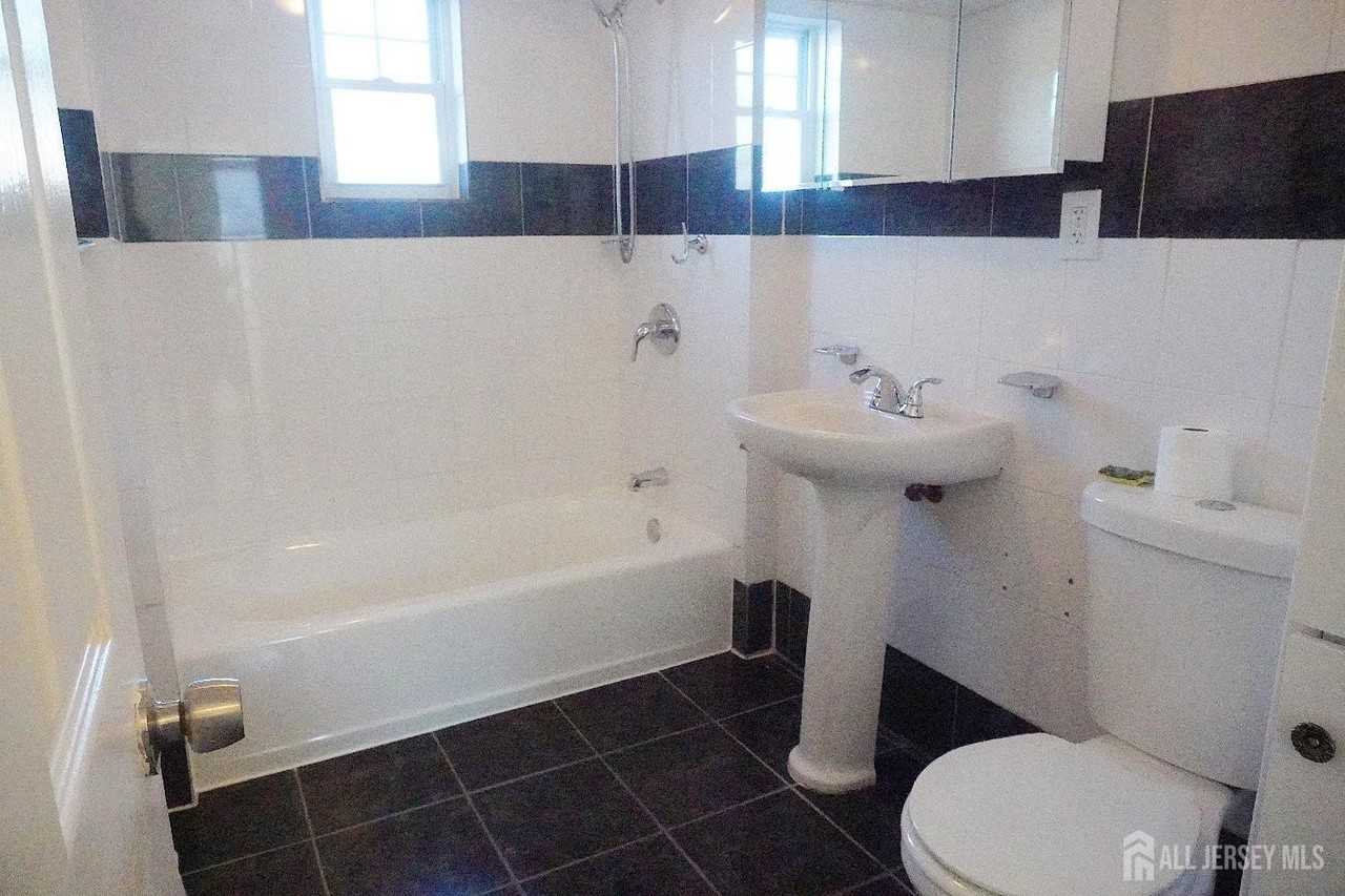 16 Somerset St - Photo 7 of 11