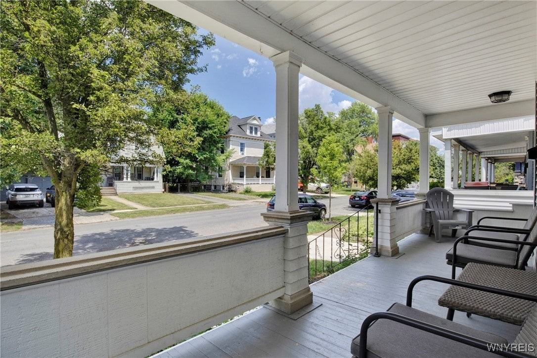 667 W Delavan Ave - Photo 5 of 27