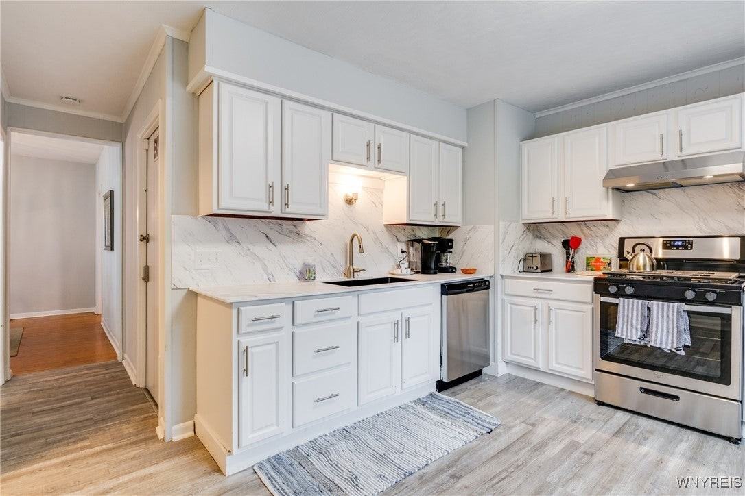 667 W Delavan Ave - Photo 7 of 27