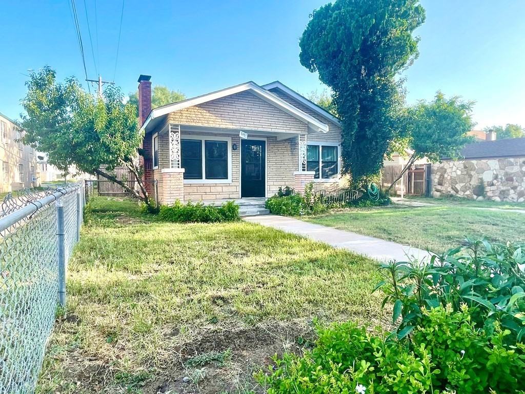 515 W Avenue K - Photo 3 of 17