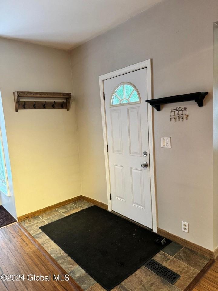 9 Division St - Photo 3 of 30