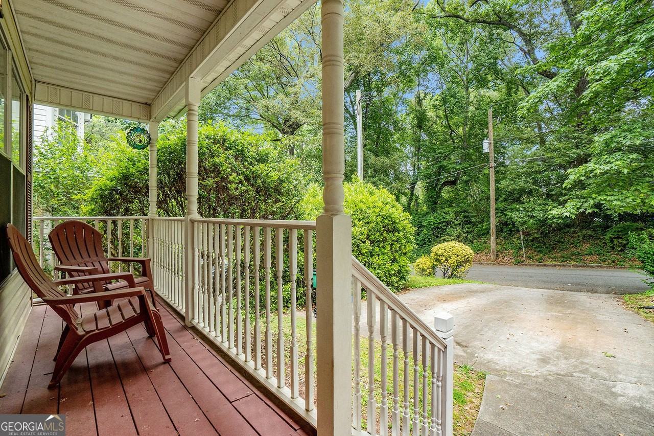 938 Pecan St - Photo 3 of 27