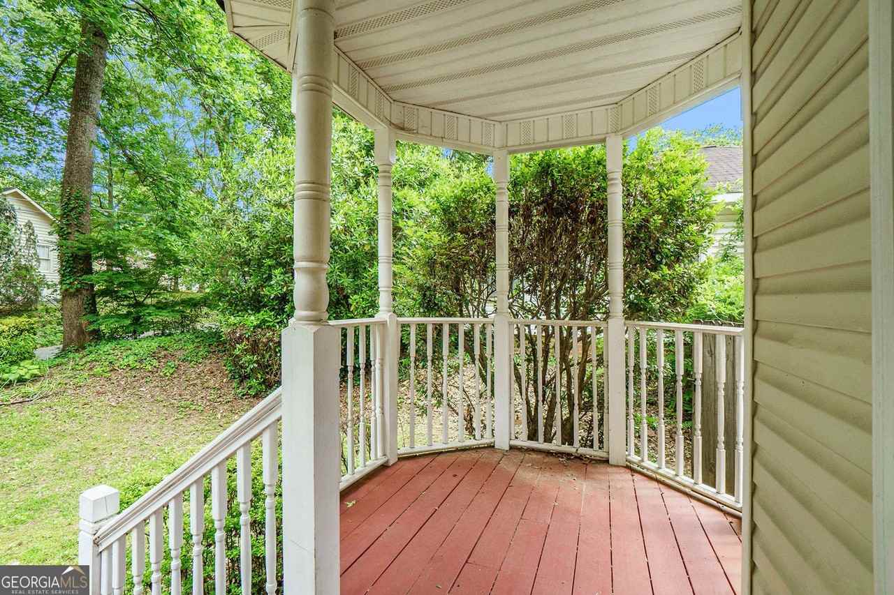 938 Pecan St - Photo 4 of 27