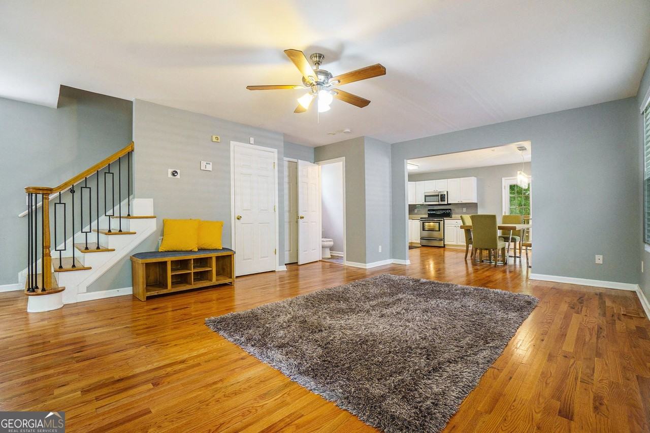 938 Pecan St - Photo 6 of 27