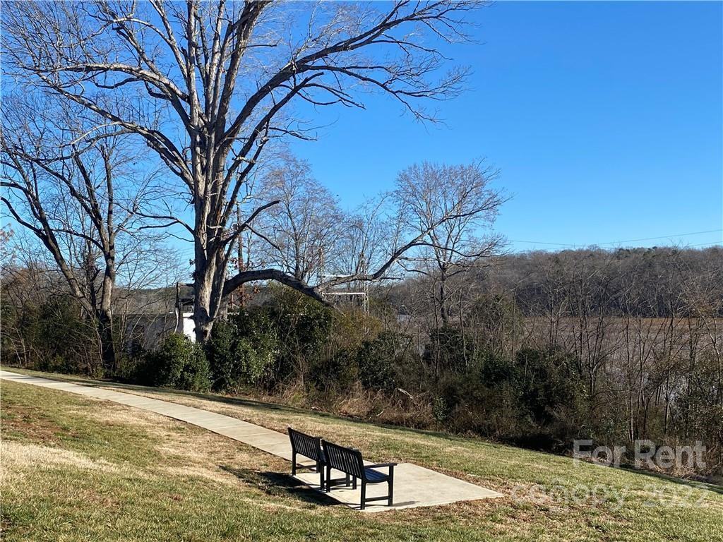 216 Linestowe Dr - Photo 4 of 15