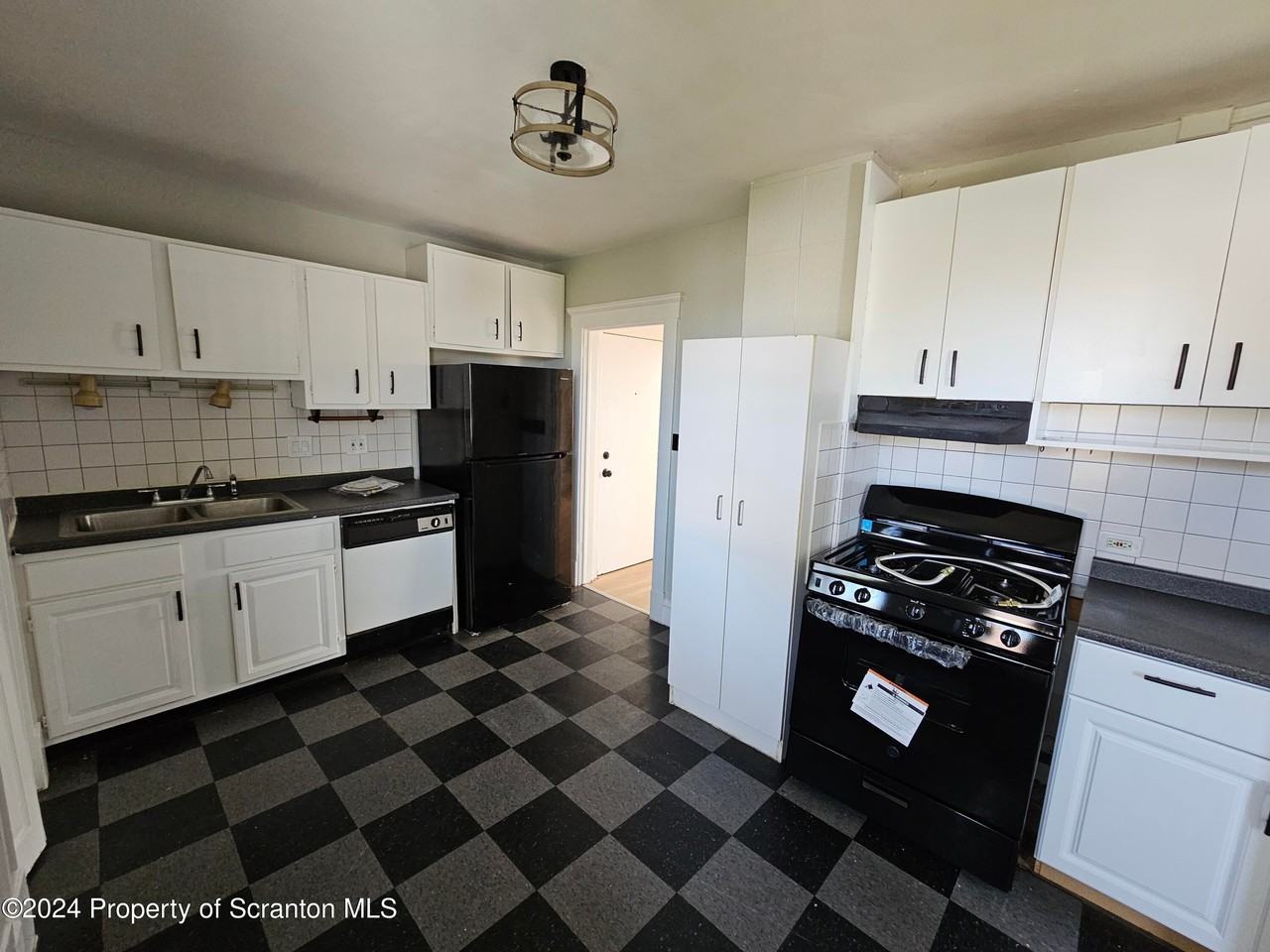 10 E Germania St - Photo 4 of 7