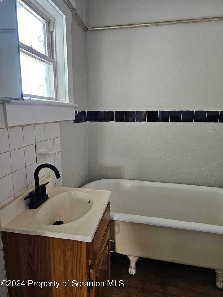 10 E Germania St - Photo 7 of 7