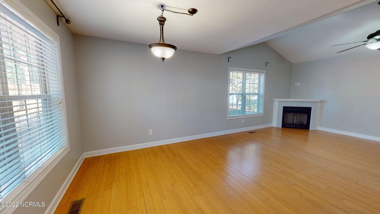 6 White Ct - Photo 4 of 18