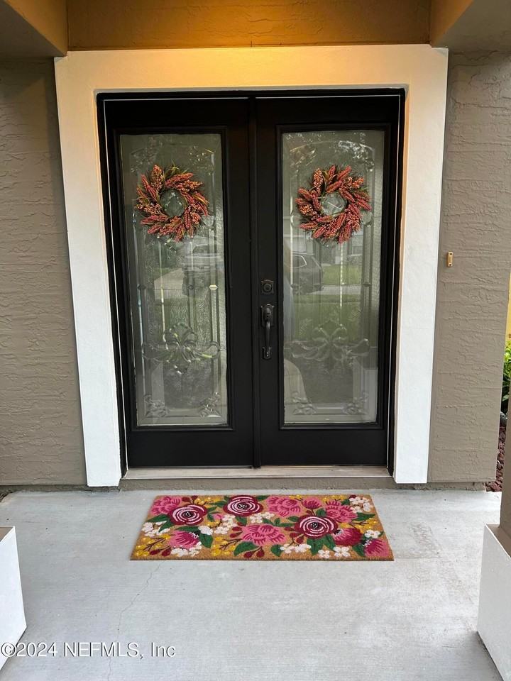 1505 Chatham Ct - Photo 4 of 50