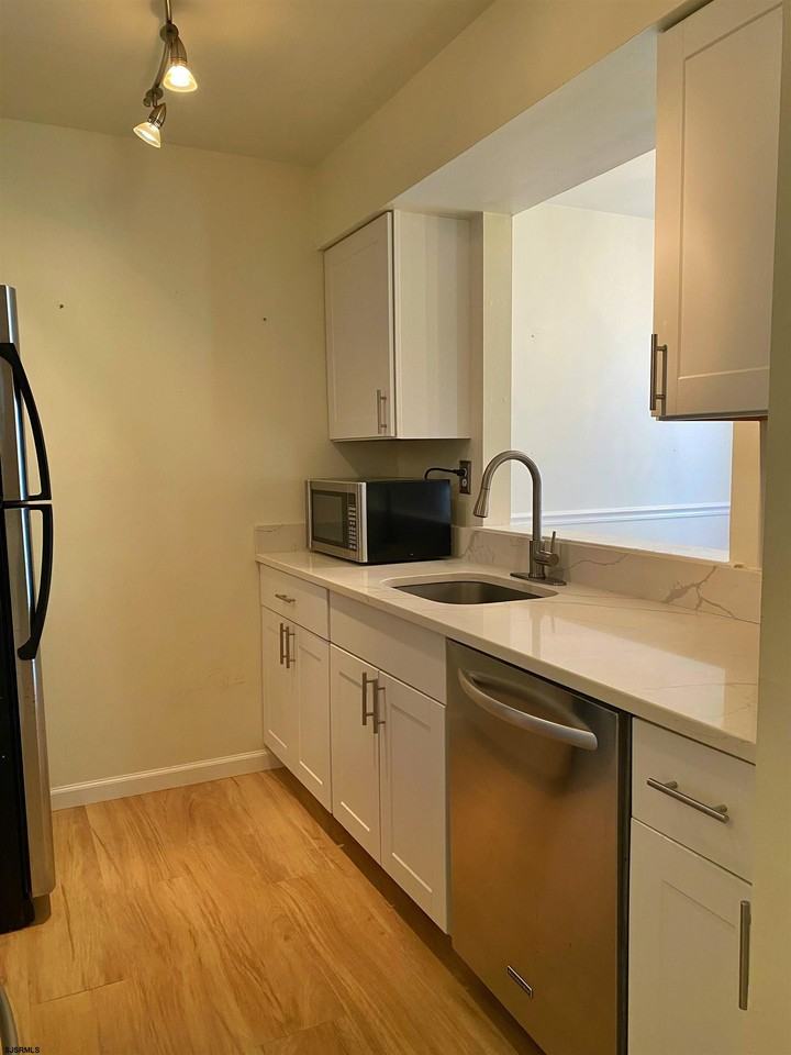 5 Waterview Dr - Photo 3 of 8