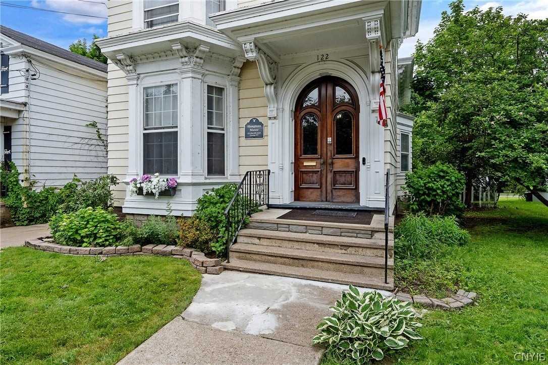 122 W 8th St - Photo 2 of 36