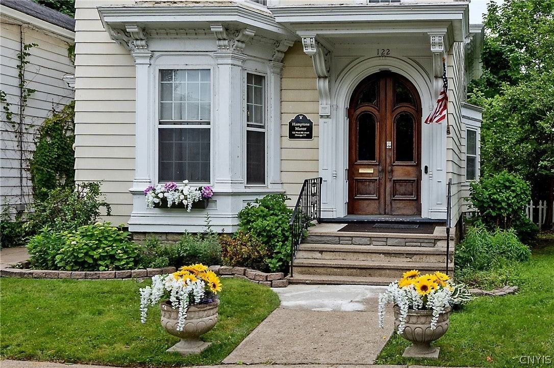 122 W 8th St - Photo 3 of 36