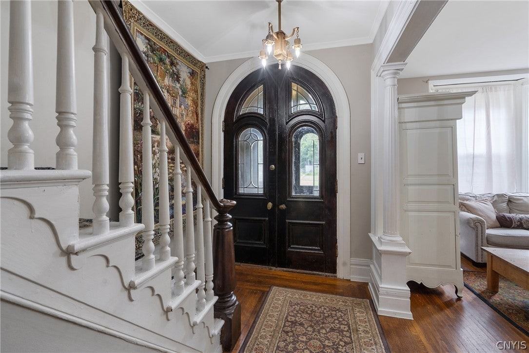 122 W 8th St - Photo 4 of 36