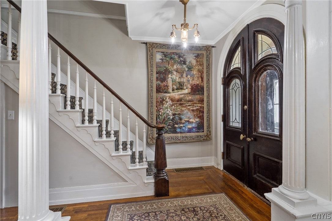 122 W 8th St - Photo 5 of 36