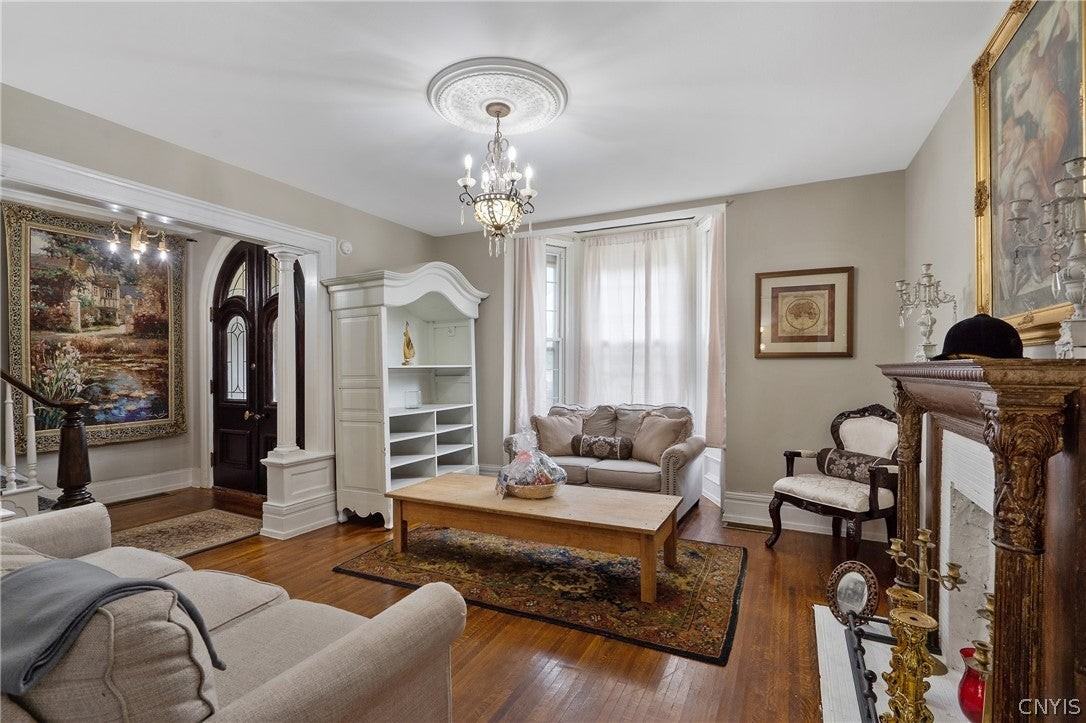 122 W 8th St - Photo 7 of 36