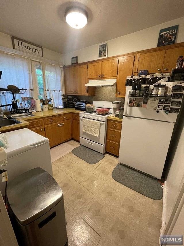 191 Orient Way - Photo 2 of 16