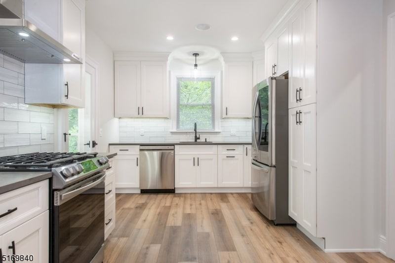 37 Oak Grove Road - Photo 3 of 33