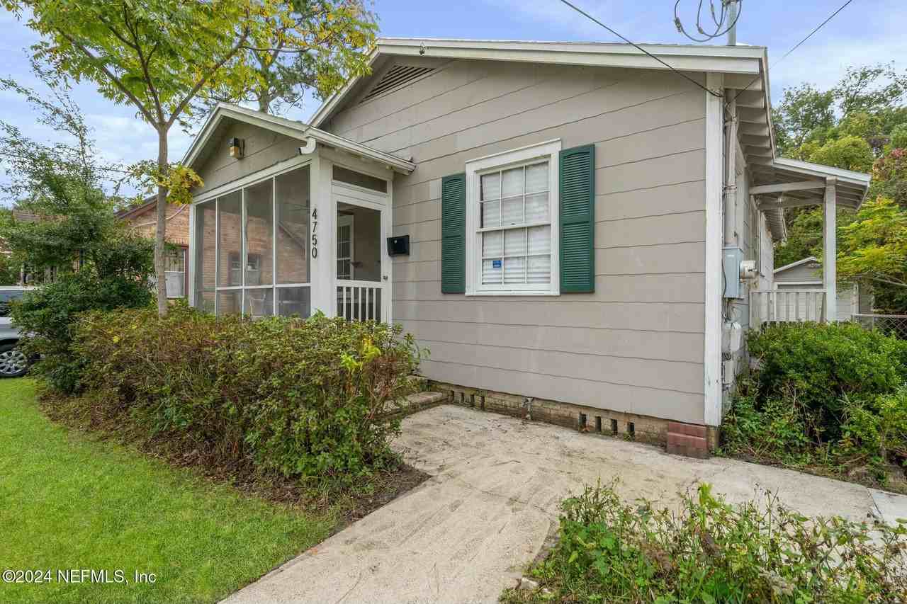 4750 Attleboro St - Photo 2 of 26