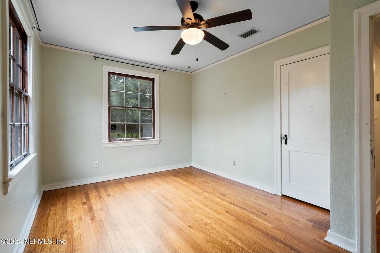 4750 Attleboro St - Photo 3 of 26