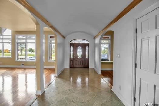 837 W River Rd - Photo 5 of 28