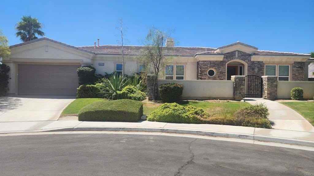 1421 Amelia Way - Photo 2 of 20