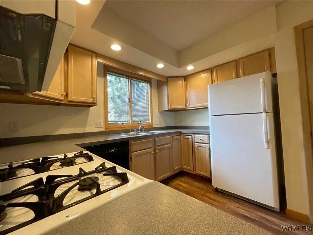 4553 Abbott Rd - Photo 7 of 35