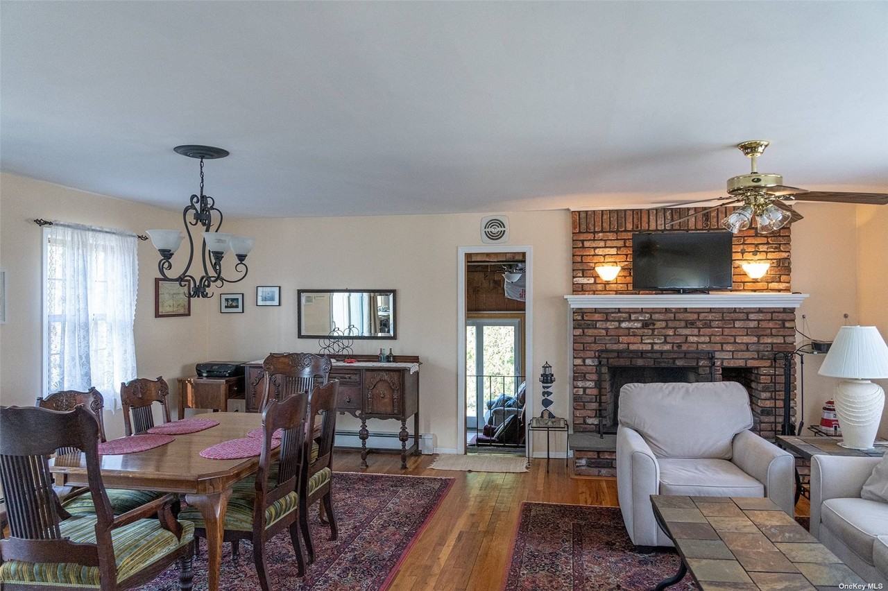 155 Delmar Drive - Photo 3 of 19
