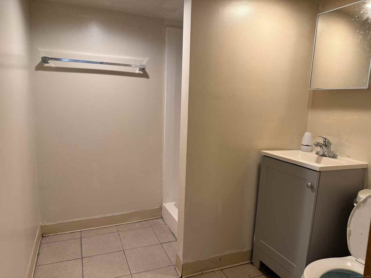 180 Rumford St - Photo 3 of 11