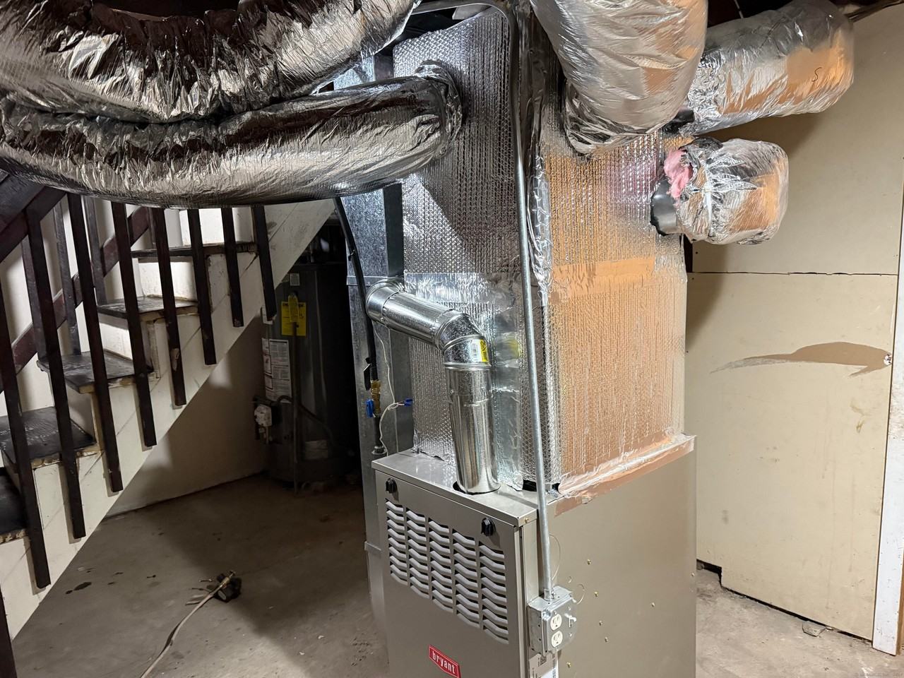 180 Rumford St - Photo 4 of 11