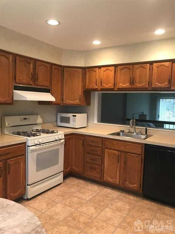 2302 Timber Oaks Rd - Photo 3 of 14