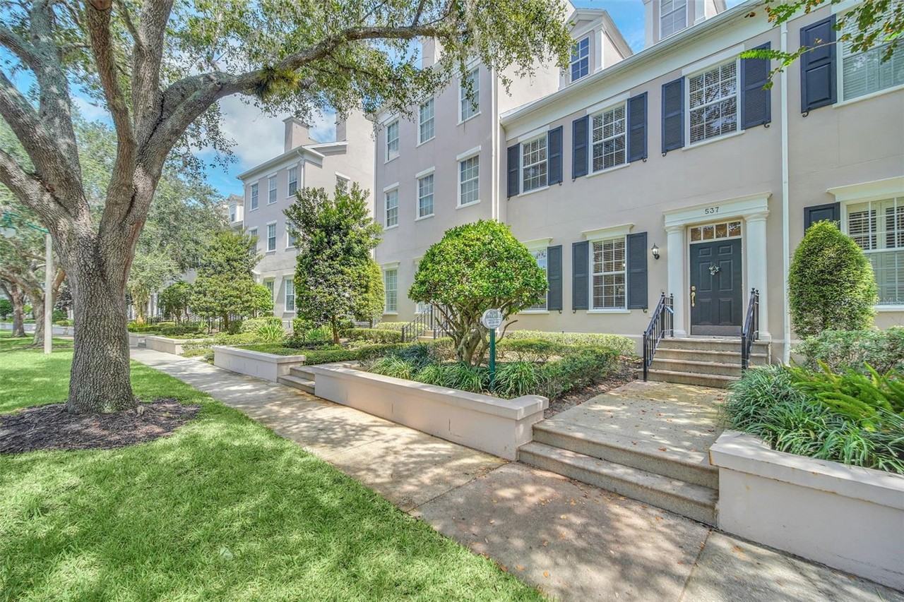 537 Campus Street - Photo 2 of 35