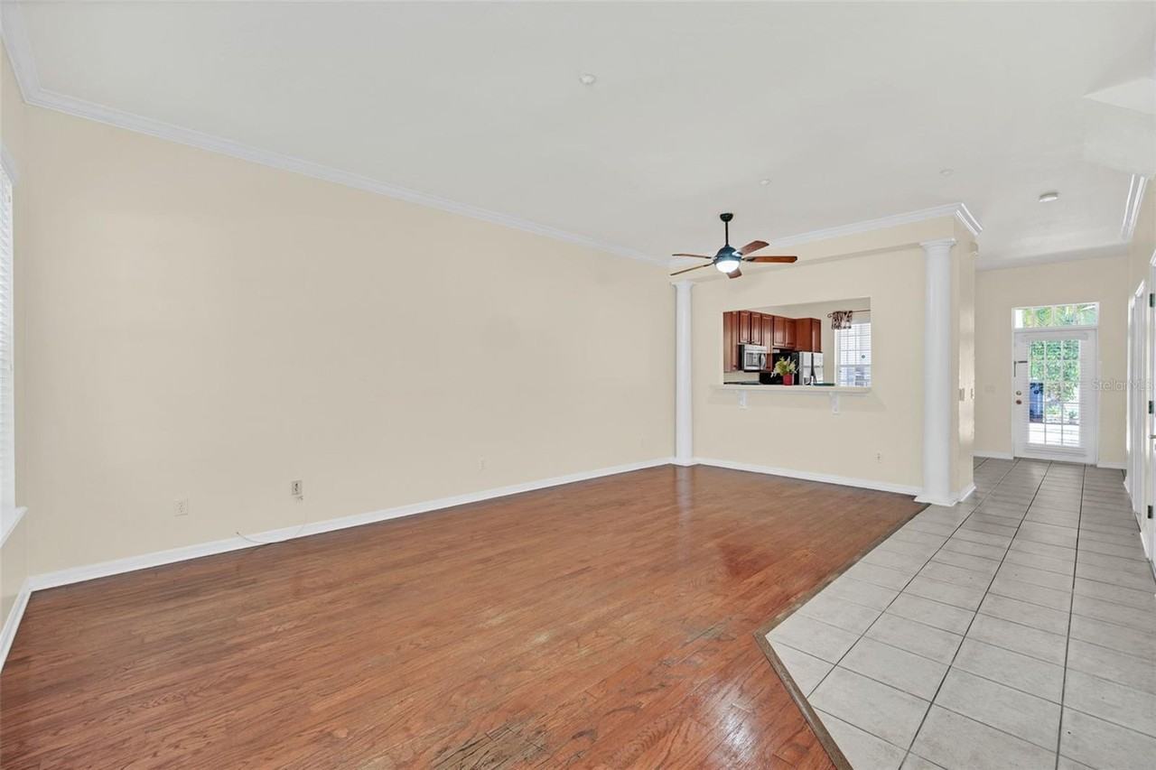 537 Campus Street - Photo 6 of 35