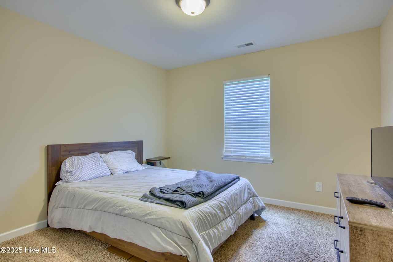 155 Bridgeport Dr - Photo 7 of 13