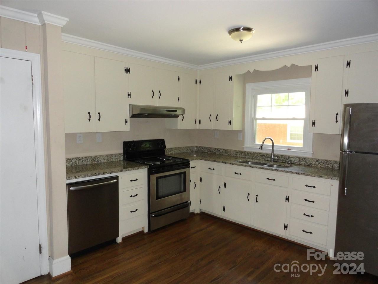 5321 Chedworth Dr - Photo 2 of 19