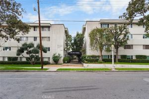featured image of 395 S Oakland Ave