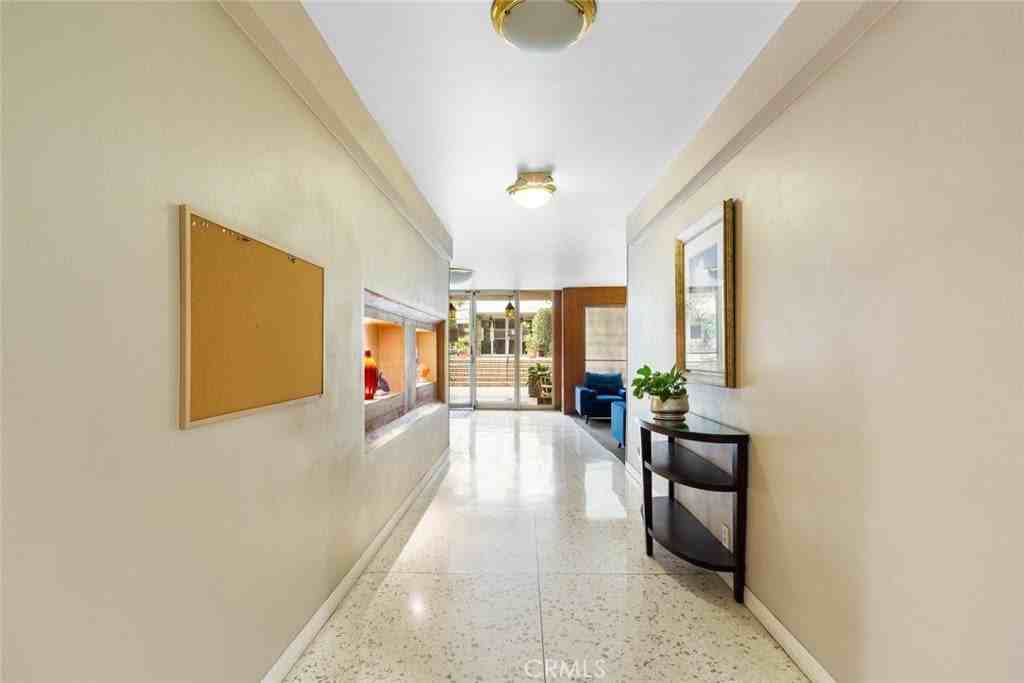 395 S Oakland Ave - Photo 2 of 20